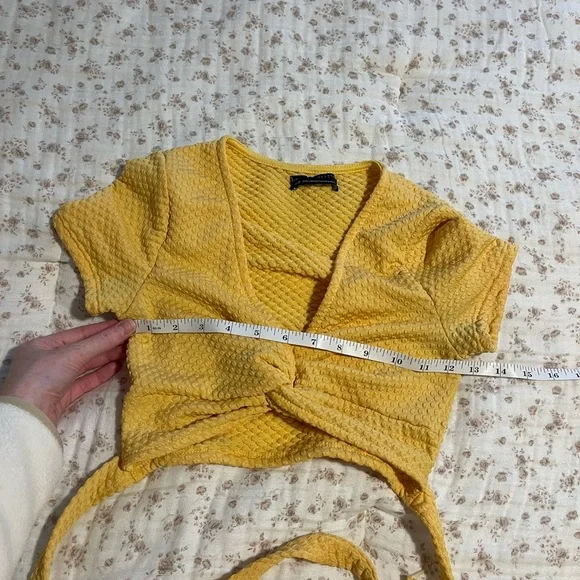 Urban Outfitters Mustard Wrap Crop Top - Picture 4 of 5
